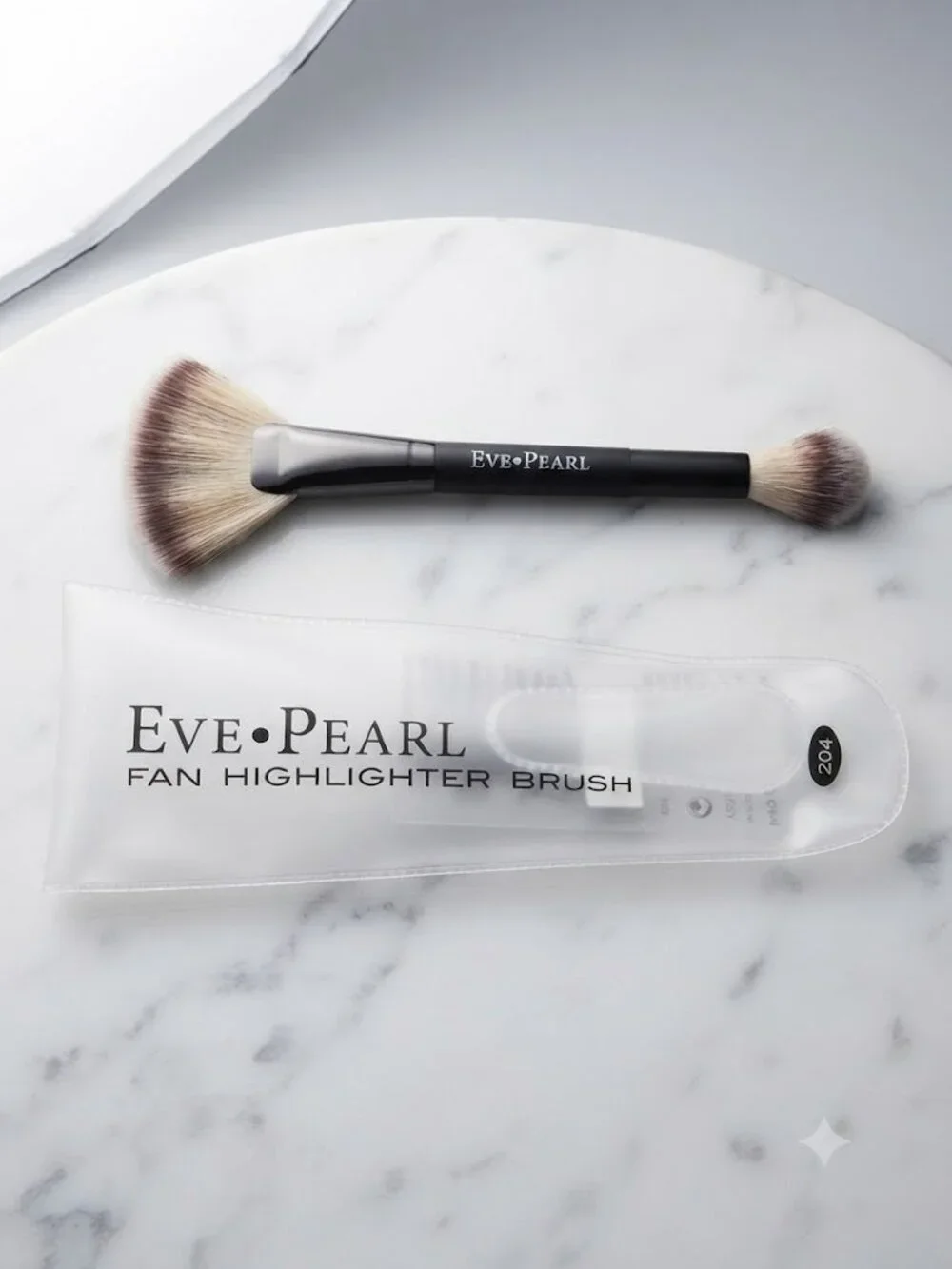 Eve Pearl #204 Dual Fan Highlighter Brush w/ Pouch | BRAND NEW